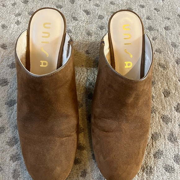 Unisa brown Faux suede mule. Size 7.  Feels and looks like real suede - Picture 4 of 5